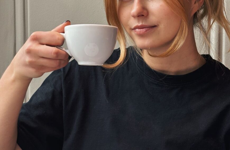 Kaffeeflecken entfernen: Mit diesem Trick klappt es in 2 Minuten