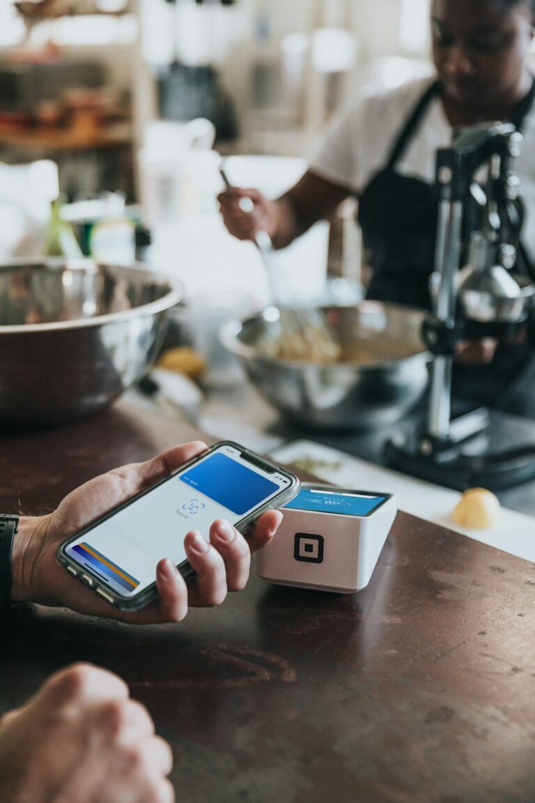 Kontaktlos bezahlen: So nutzt du dein Smartphone sicher im Alltag